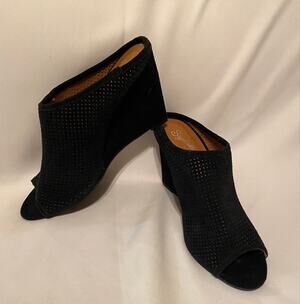 Title: Seychelles Black Suede Perforated Peep-Toe Wedge Mules Women's Size 8.5